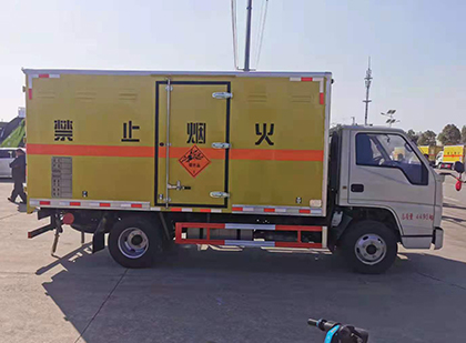 白玉爆破器材运输车