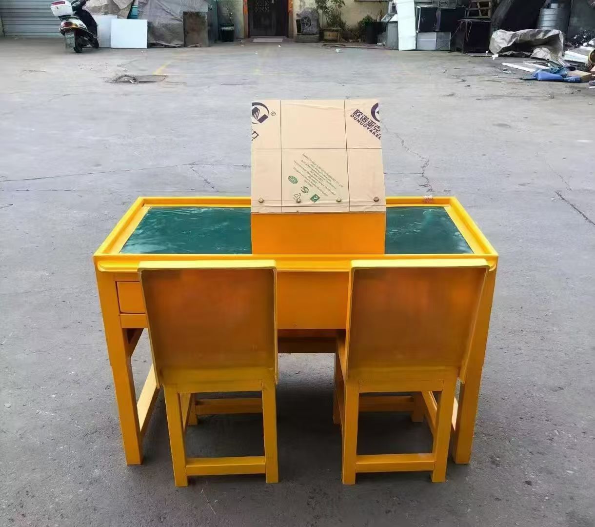白玉防静电导通桌井下煤矿火工品发放桌：危险品流转的安全守护者